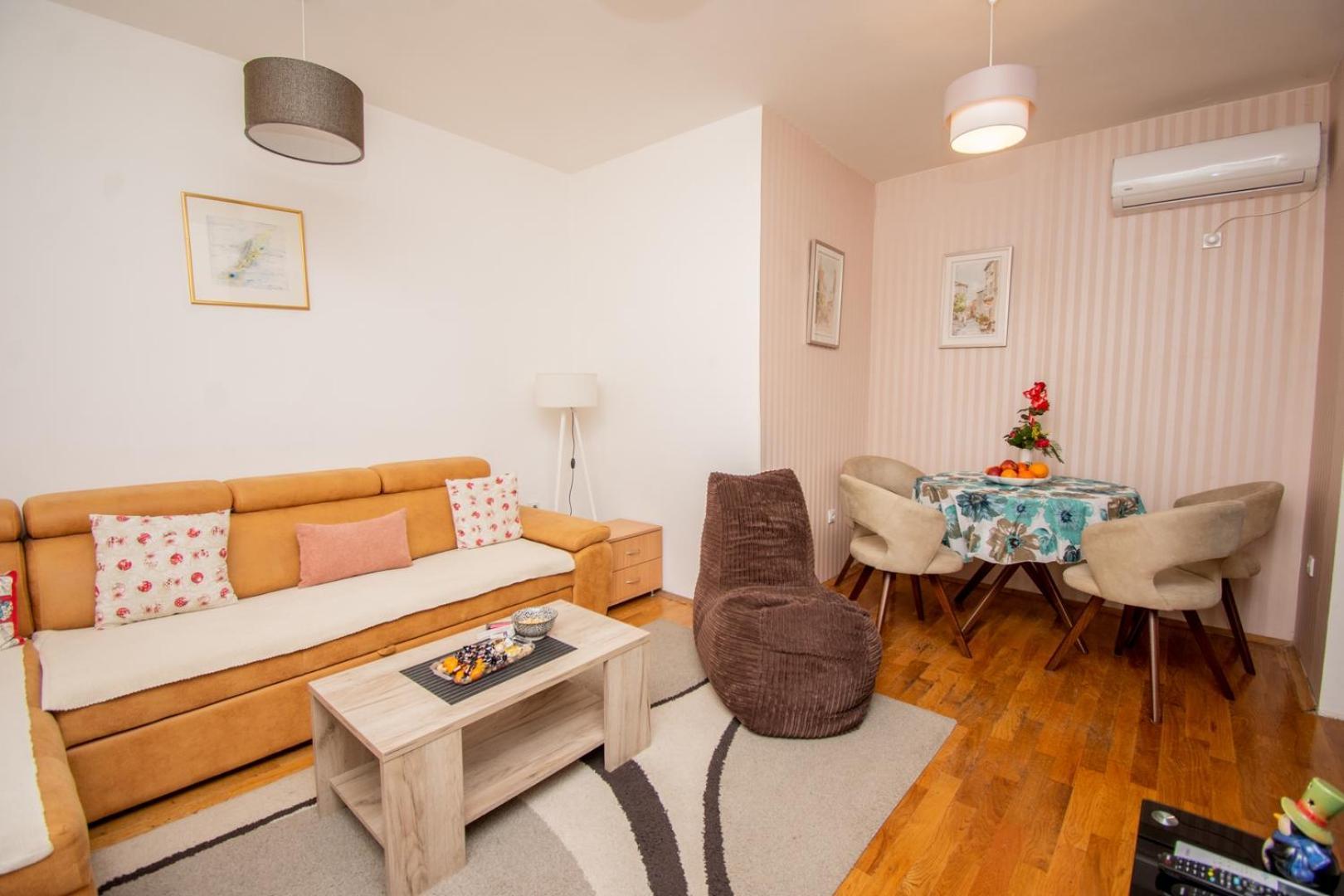 Apartman Klara Petrovac Luaran gambar